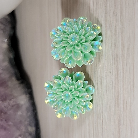 Irridescent Shimmer Mint Blossom Earrings - Picture 1 of 6